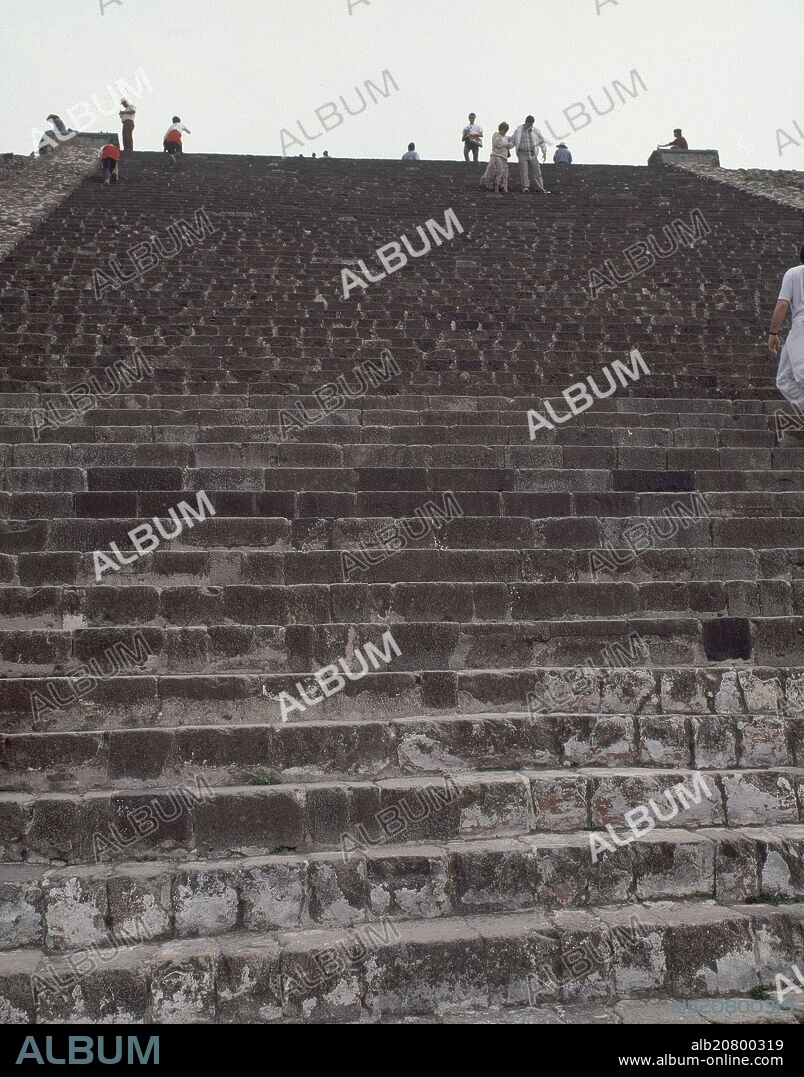 PIRAMIDE DEL SOL-ESCALERAS-AZTECA.
