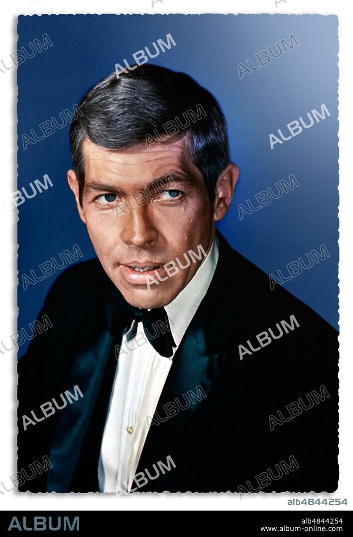 James COBURN (31 August 1928 - 18 November 2002) American actor, promotional postcard portraying him as an interpreter of Derek Flint in the movie 'Our Man Flint' (Our Flint Agent) directed by Daniel Mann, spy comedy, American character parody by James Bond. United States of America, 1966.