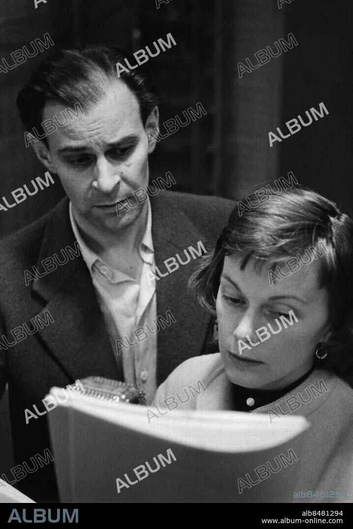 Orig. bildtext... YERMA, pjäs den 7/7 55 Anita Björk och Henrik Schildt Anm. A Björk, 1923-2012, svensk skådespelerska, professor 2001. H Schildt, 1914-2001, svensk skådespelare. Inspelningat Kollegor Manus L7 persons: HENRIK SCHILDT;ANITA BJÖRK sites: SVERIGE.