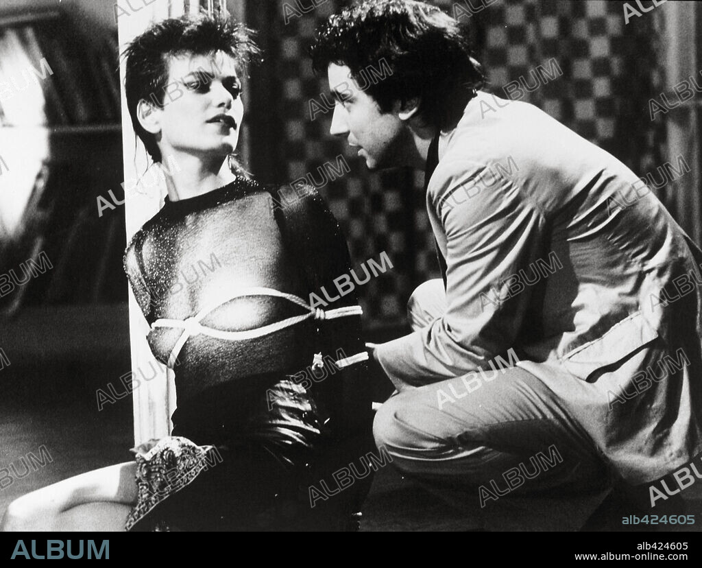 GRIFFIN DUNNE and LINDA FIORENTINO in AFTER HOURS, 1985, directed by MARTIN SCORSESE. Copyright WARNER BROTHERS.