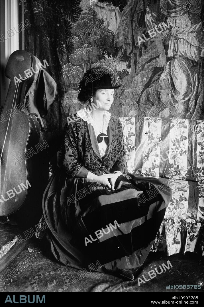 BAIN NEWS SERVICE. Susan Metcalfe, between c1915 and c1920. Shows Susan Metcalfe Casals (1878-1959) who was an American mezzo-soprano singer who was married to cellist Pablo Casals.