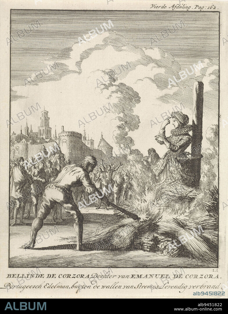 Bellinde de Corzora, daughter of the Portuguese nobleman Emanuel de Corzora, is burned alive at the stake. As the executioner lights the pyre with a torch, Bellinde makes a sign of the cross. In the background the town of Estremoz, Bellinde de Corzora on the funeral pyre Bellinde de Corzora, Daughter of Emanuel de Corzora, buyten de wallen van Stremos, Burned alive , print maker: Jan Luyken, (mentioned on object), intermediary draughtsman: Jan Luyken, publisher: Jan Claesz ten Hoorn, Amsterdam, 1699, paper, etching, h 191 mm × w 149 mm.