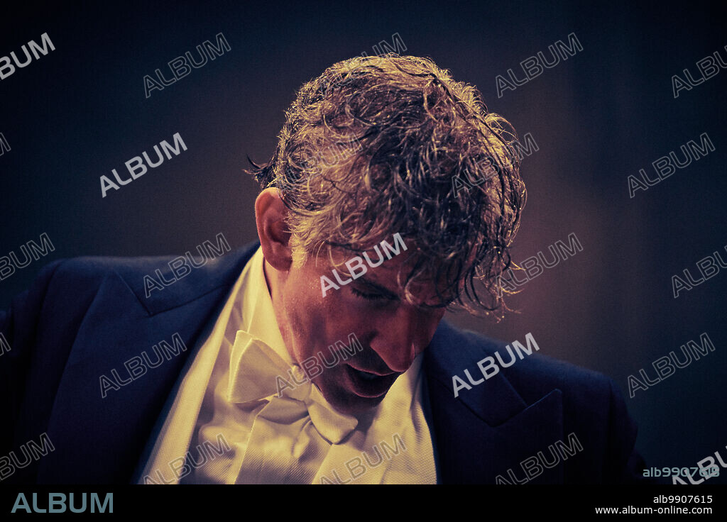 BRADLEY COOPER en MAESTRO, 2023, dirigida por BRADLEY COOPER. Copyright