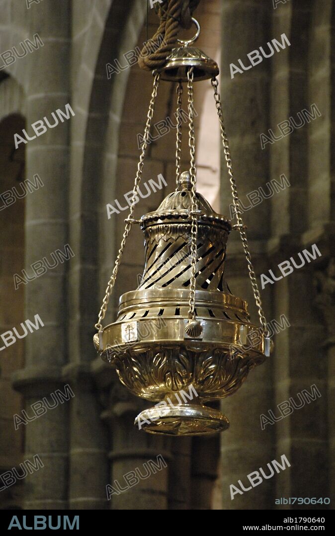 BOTAFUMEIRO. Gran incensario del siglo XIX aún en uso en la CATEDRAL. SANTIAGO DE COMPOSTELA. Provincia de A Coruña. Galicia. España. (CAMINO DE SANTIAGO).
