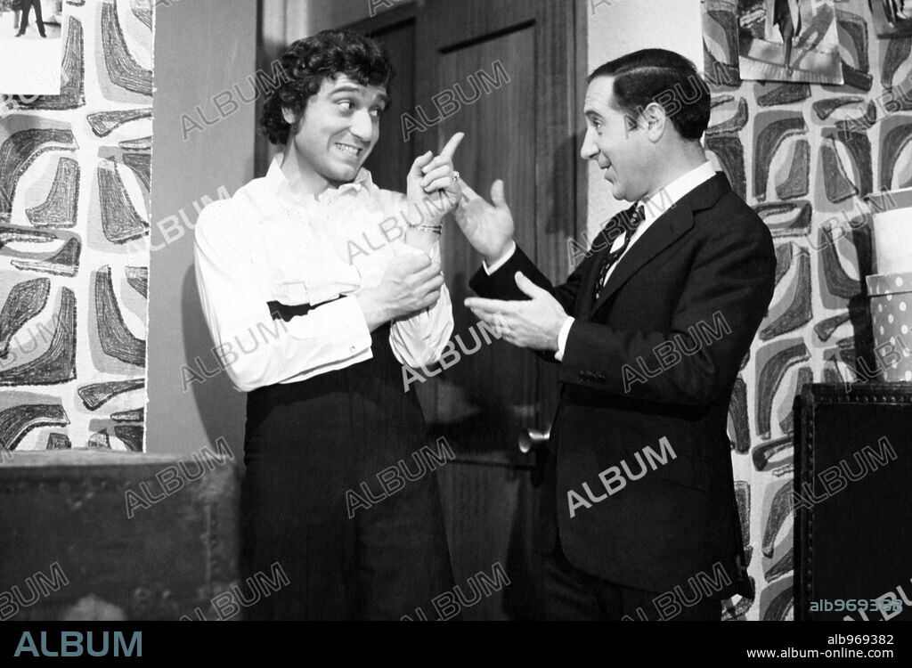 ALFREDO LANDA y ANDRES PAJARES en LOS NOVIOS DE MI MUJER, 1972, dirigida por RAMON FERNANDEZ.