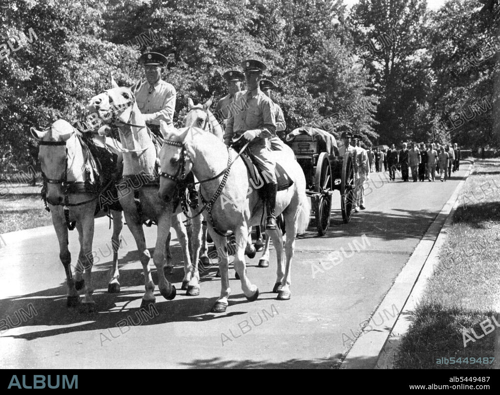 Funeral Of President Quezon : The Funeral of the first President of the Philippines, Manuel Quezon was held on August 4th with interment in Arlington National Cemetery. The casket borne on a caisson is shown passing through the cemetery. April 08, 1944.