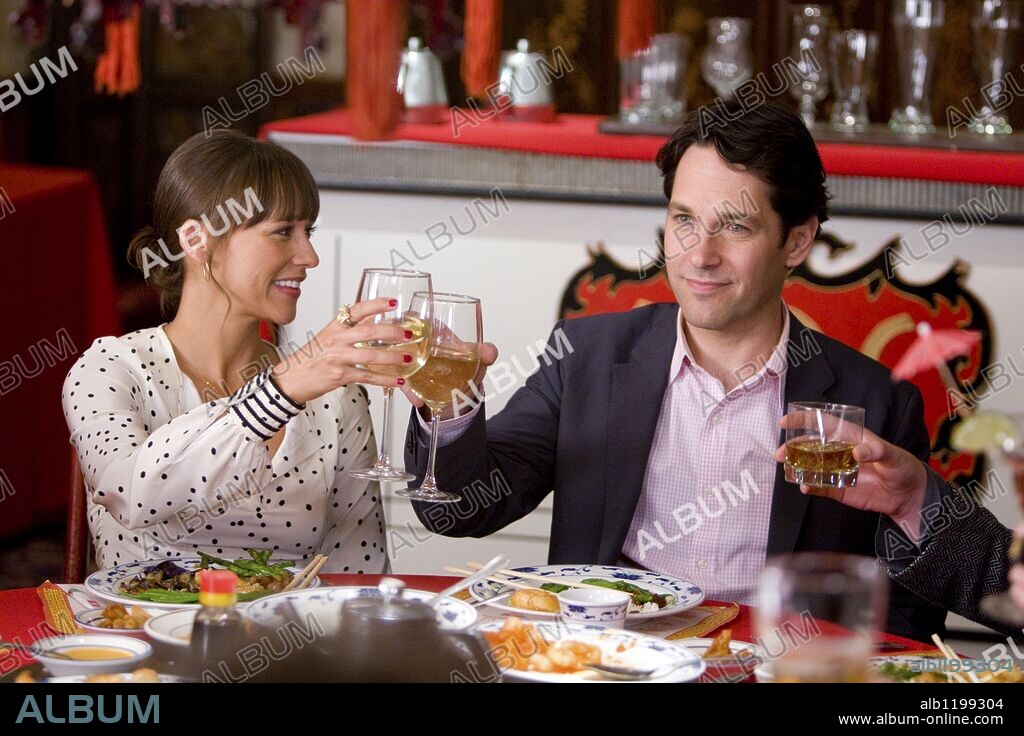 PAUL RUDD and RASHIDA JONES in I LOVE YOU, MAN, 2009, directed by JOHN HAMBURG. Copyright De Line Pictures/Dreamworks SKG/ / GARFIELD, SCOTT.