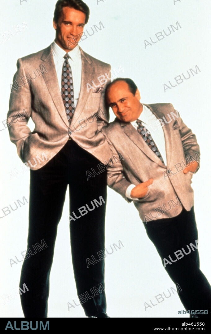 ARNOLD SCHWARZENEGGER und DANNY DEVITO in TWINS, 1988, unter der Regie von IVAN REITMAN. Copyright UNIVERSAL PICTURES.