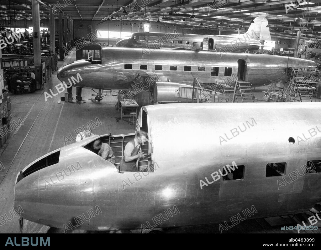 Linköping 1946-01-01. Serieproduktion av SAAB 90A Scandia för ABA svensk partner i SAS. Foto: SvD / TT / kod 12014.