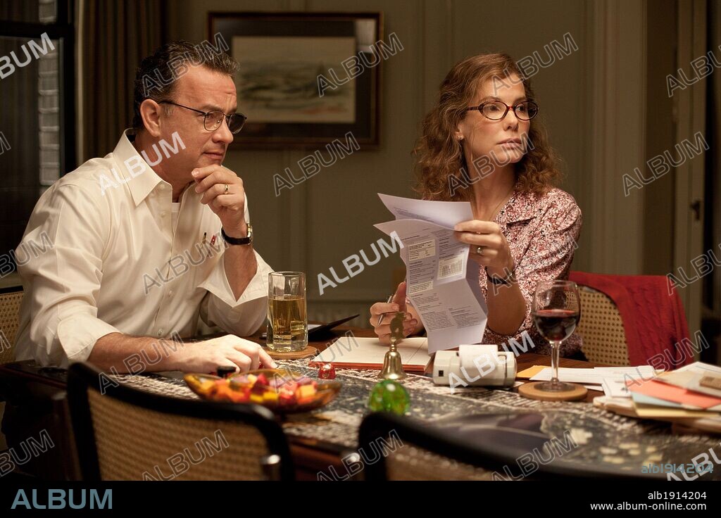 SANDRA BULLOCK and TOM HANKS in EXTREMELY LOUD AND INCREDIBLY CLOSE, 2011, directed by STEPHEN DALDRY. Copyright PARAMOUNT PICTURES.