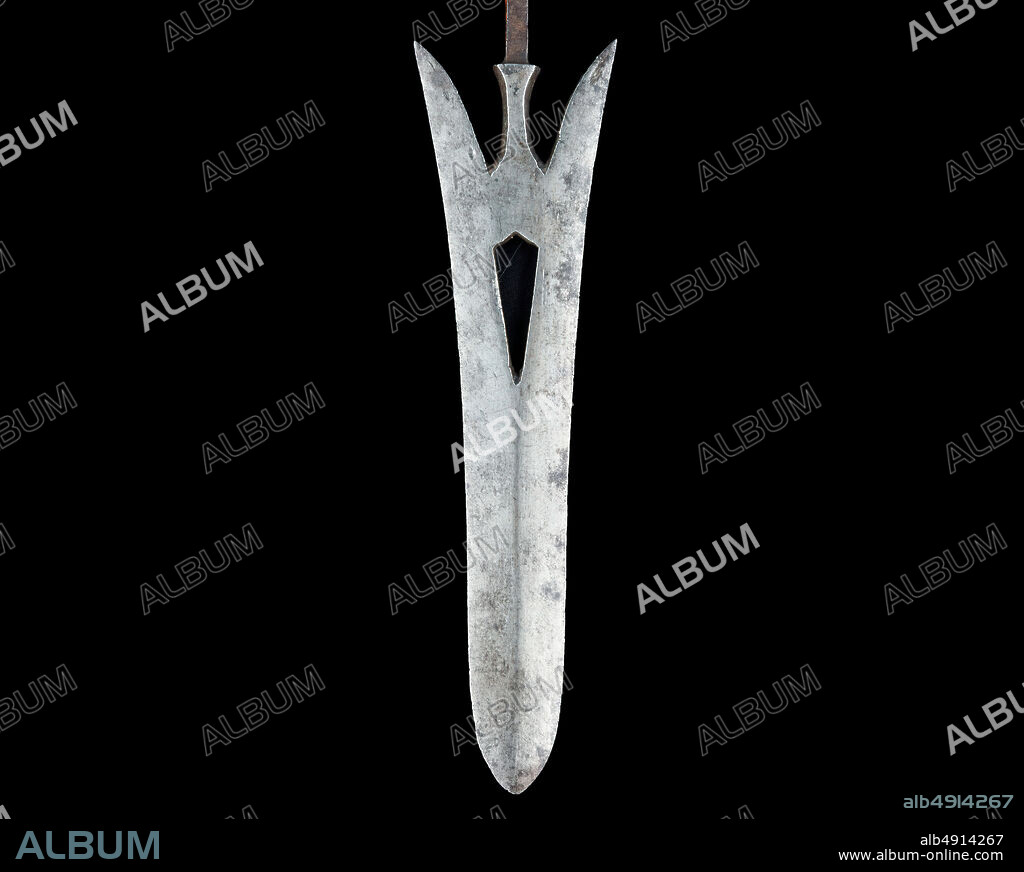 Arrowhead (Yanon), Japanese, 16th19th century, Japanese, Steel, L. 17 7/8 in. (45.4 cm); L. of head 6 13/16 in. (17.3 cm); W. 1 13/16 in. (4.6 cm); Wt. 3.85 oz. (109 g), Archery Equipment-Arrowheads.