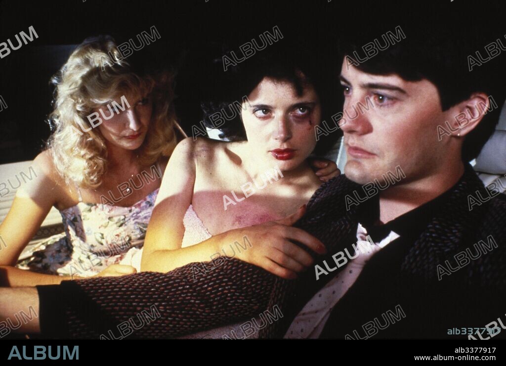 ISABELLA ROSSELLINI, KYLE MacLACHLAN et LAURA DERN dans BLUE VELVET, 1986, réalisé par DAVID LYNCH. Copyright DE LAURENTIS ENTERTAINMENT GROUP.