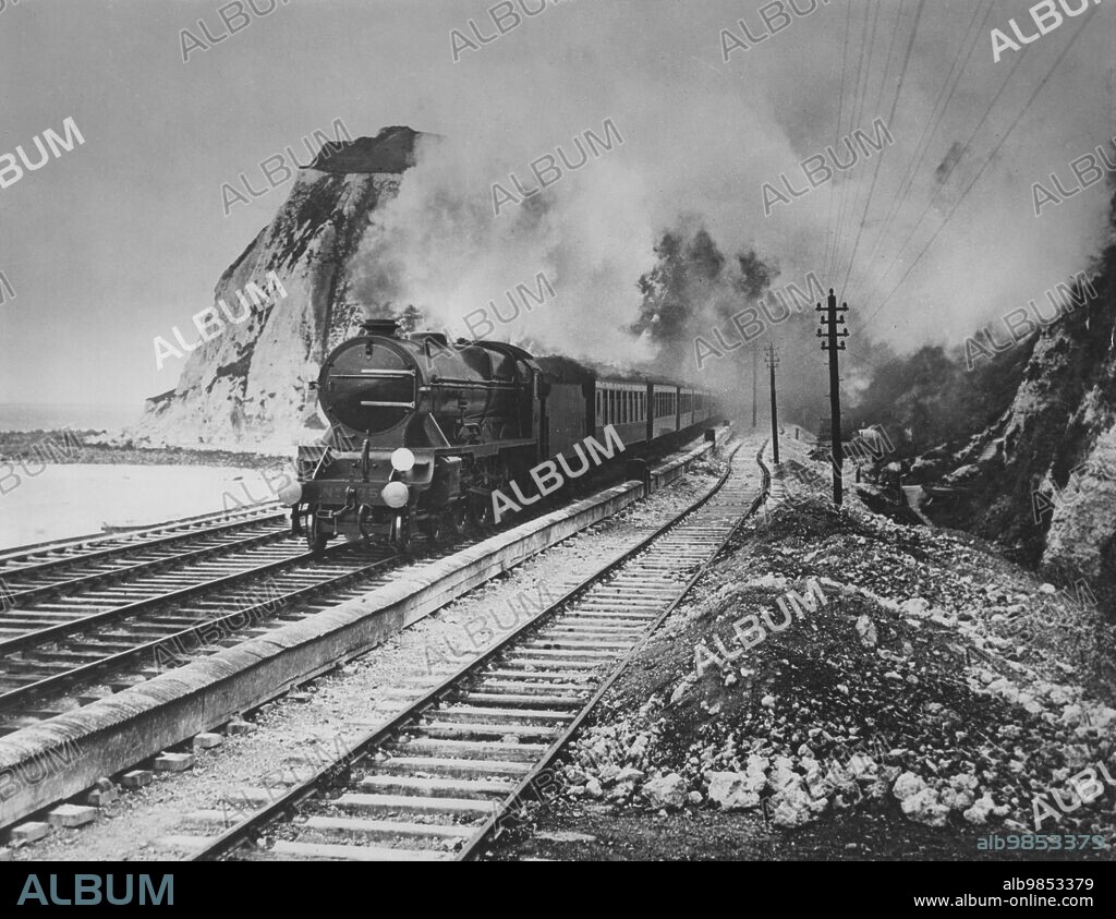 Train of the Dover Express near Dover. [automated translation].
