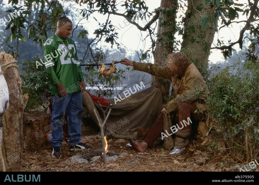 MARTIN LAWRENCE and TOM WILKINSON in BLACK KNIGHT, 2001, directed by GIL JUNGER. Copyright 20TH CENTURY FOX / GOODE, NICOLA.