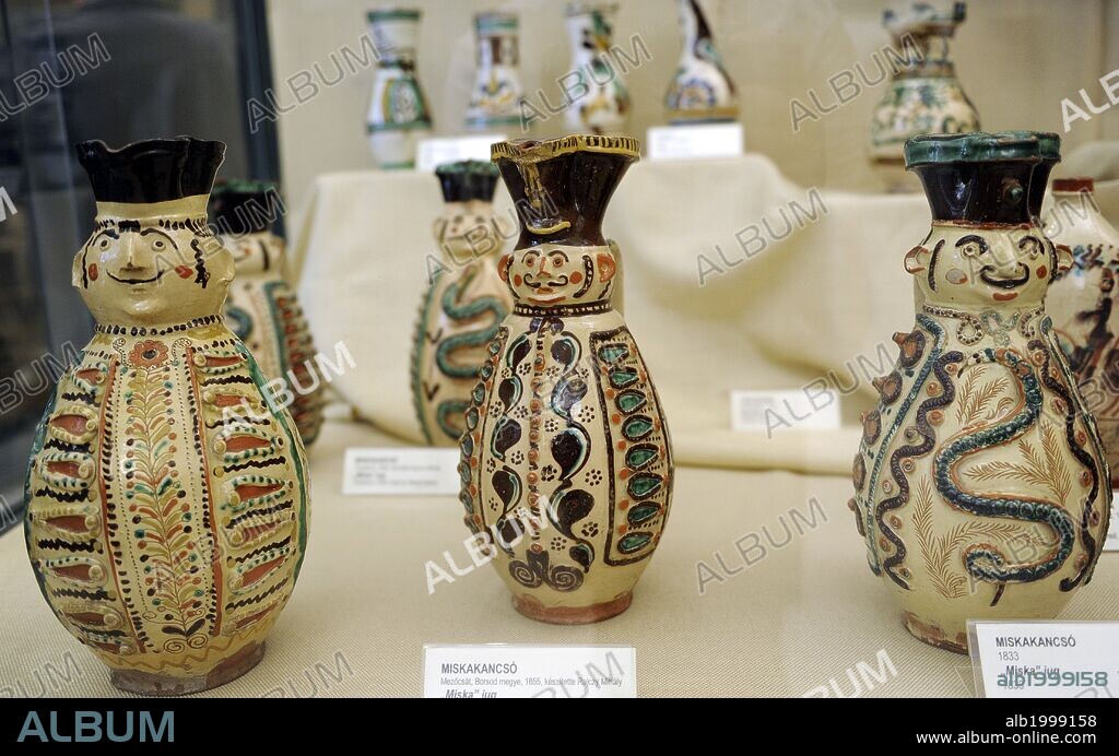 ARTESANIA. HUNGRIA. CENTRO EUROPA. "Miska", jarras. Mezocsat. Borsod condado, Antiguo Reino de Hungría. Siglo XIX. Museo Etnográfico. Budapest. Hungría.