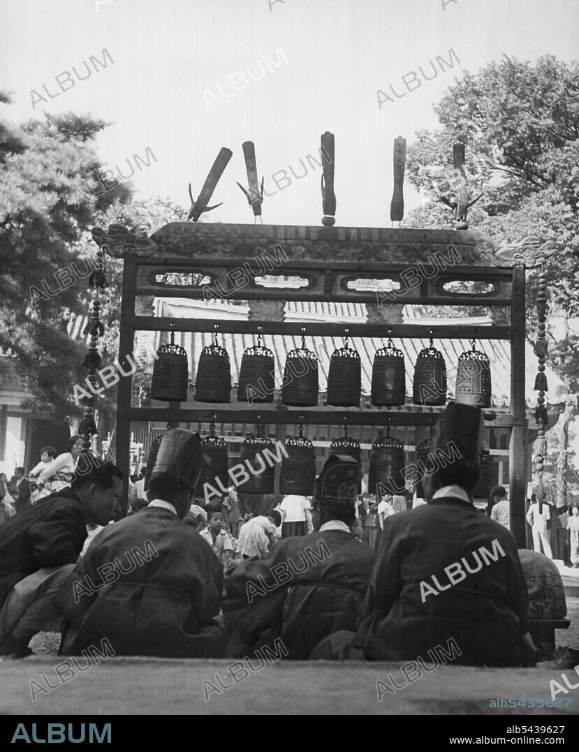 In Hour Of Confucius (Fourth Of Six) -- Another kind of musical instrument, the "Bells," are played at the entrance to the Chufu Temple, which is named for the birthplace of Confucius in Shantung Province, China. October 16, 1953. (Photo by United Press).;In Hour Of Confucius (Fourth Of Six) -- Another kind of musical instrument, the "Bells," are played at the entrance to the Chufu Temple, which is named for the birthplace of Confucius in Shantung Province, China.
