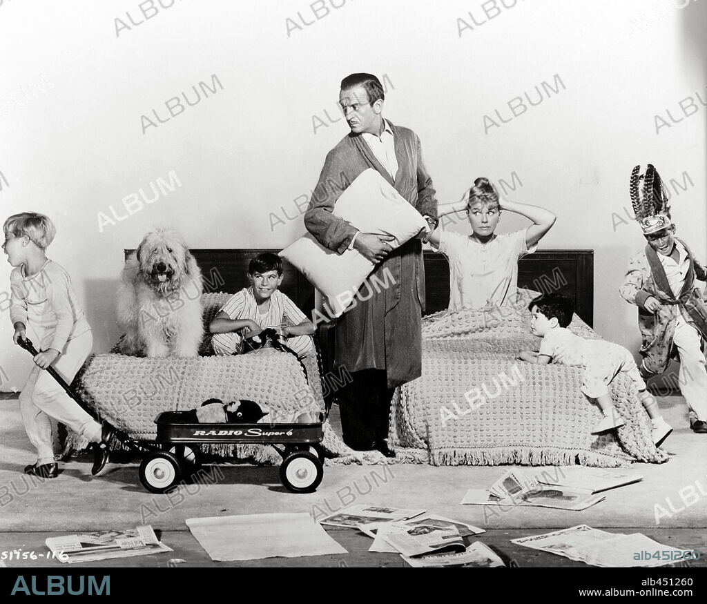 DAVID NIVEN and DORIS DAY in PLEASE DON'T EAT THE DAISIES, 1960, directed by CHARLES WALTERS. Copyright M.G.M.