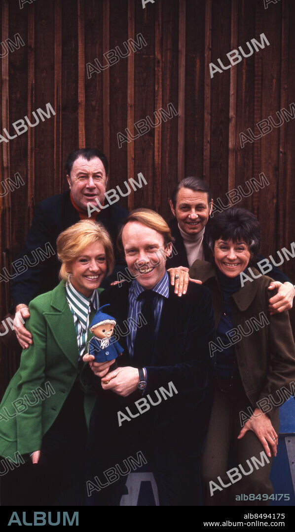 1973-03.. Liknande bild publ i RiR 17/73 omslag John Blund Programledare Kollegor Arbetskamrater persons: KARL-AXEL SJÖBLOM;LARS WIDDING;GUN HÄGGLUND;LENNART SWAHN;KARIN FALCK sites: SVERIGE.