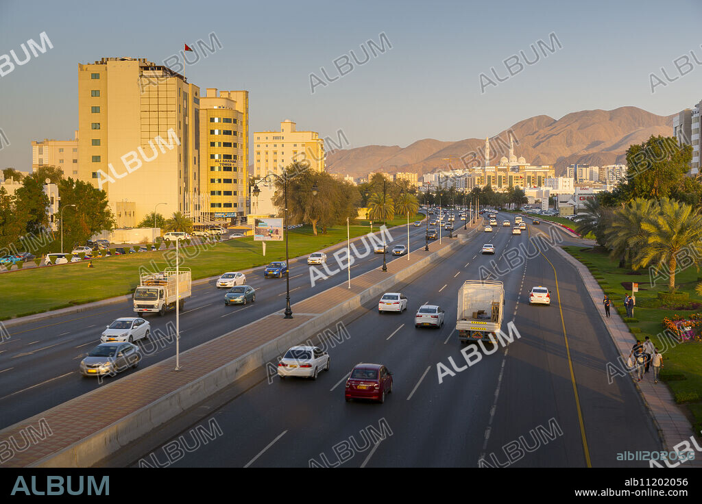 Mohammed Al Ameen Mosque and traffic on Sultan Qaboos Street, Muscat, Oman, Middle East.