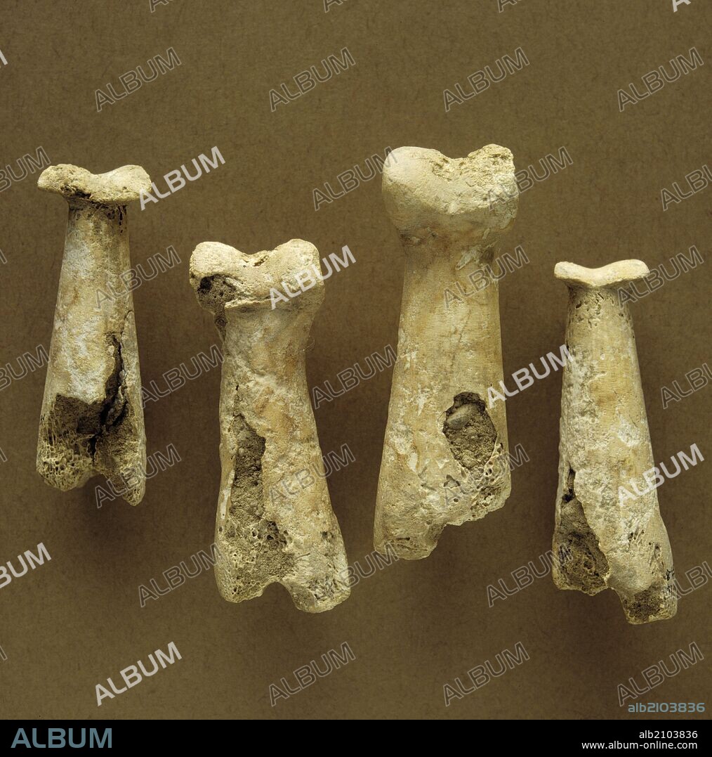 IDOLOS FALANGE DE LA SEPULTURA Nº 45 DE LOS MILLARES. CALCOLITICO ESCULTURA RELIGION. (DEPOSITO: MUSEO ARQUEOLOGICO NACIONAL).