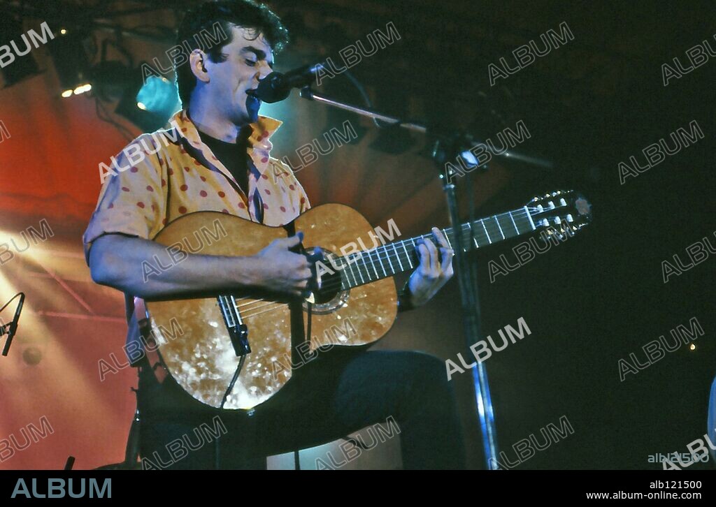 Jaime Urrutia, vocalista y guitarra del grupo de rock español perteneciente a la movida madrileña, Gabinete Caligari. 05.