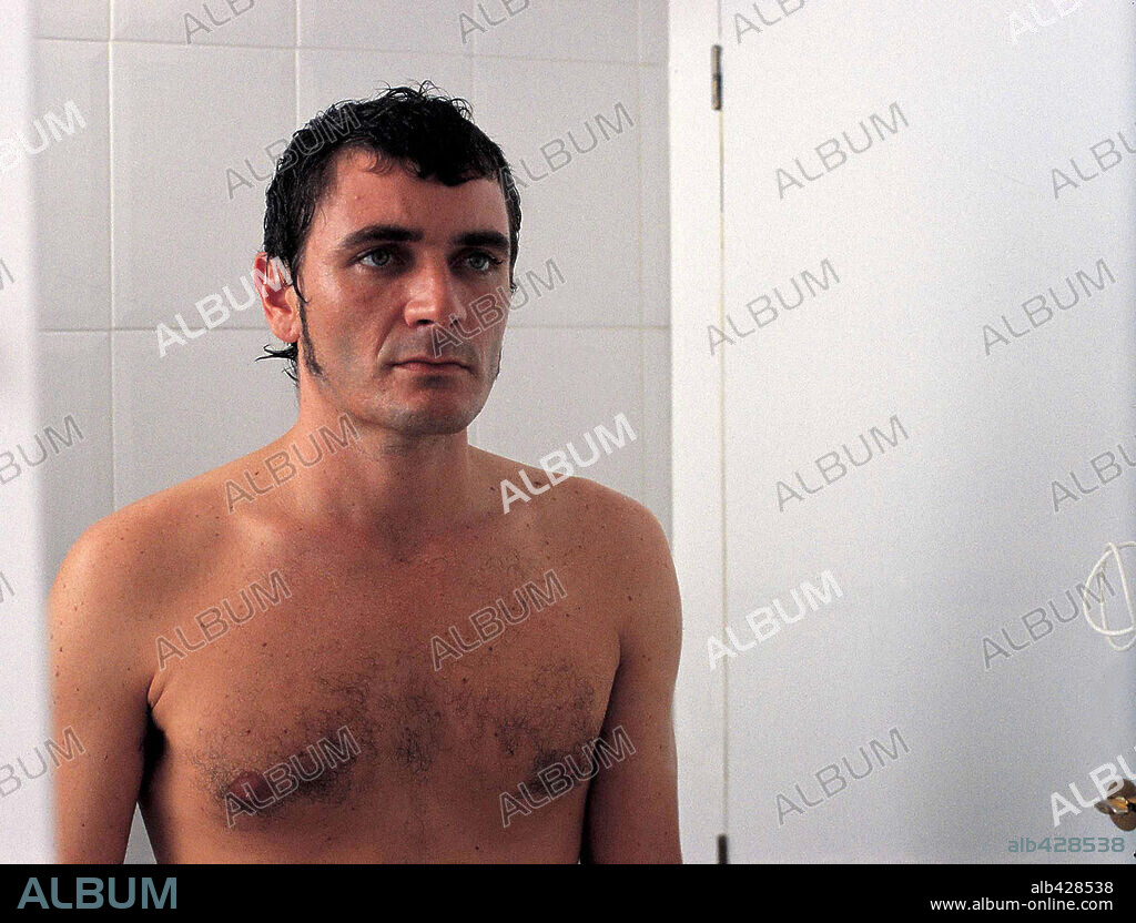 ALEX BRENDEMÜHL en LAS HORAS DEL DIA, 2003, dirigida por JAIME ROSALES. Copyright FRESDEVAL FILMS/IN VITRO FILMS.