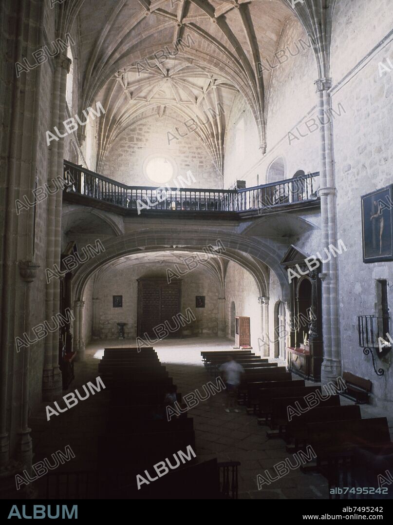 INTERIOR DE LA IGLESIA - SIGLO XV - ESTILO GOTICO - VISTA DEL CORO.
