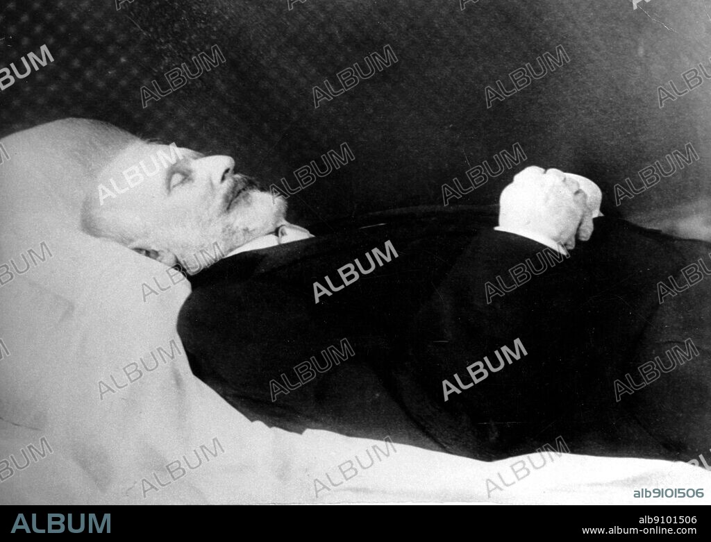 Tchaikovsky on his death bed. 25th October 1893. Tchaikovsky, Pyotr Ilyich (also Peter Ilich Tchaikovsky) Russian composer and conductor _1840-1893.