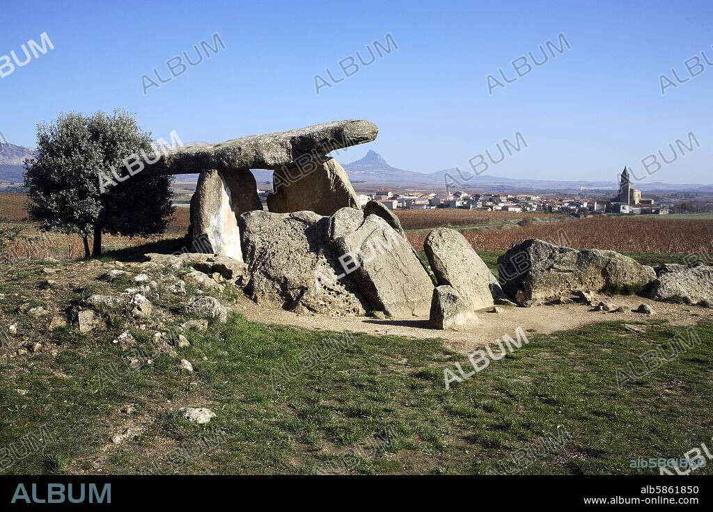 dolmen "La chabola de La Hechicera junto a Elvillar / Billar.