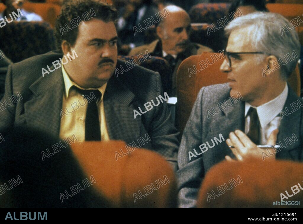 JOHN CANDY y STEVE MARTIN en MEJOR SOLO QUE MAL ACOMPAÑADO, 1987 (PLANES, TRAINS & AUTOMOBILES), dirigida por JOHN HUGHES. Copyright PARAMOUNT PICTURES.