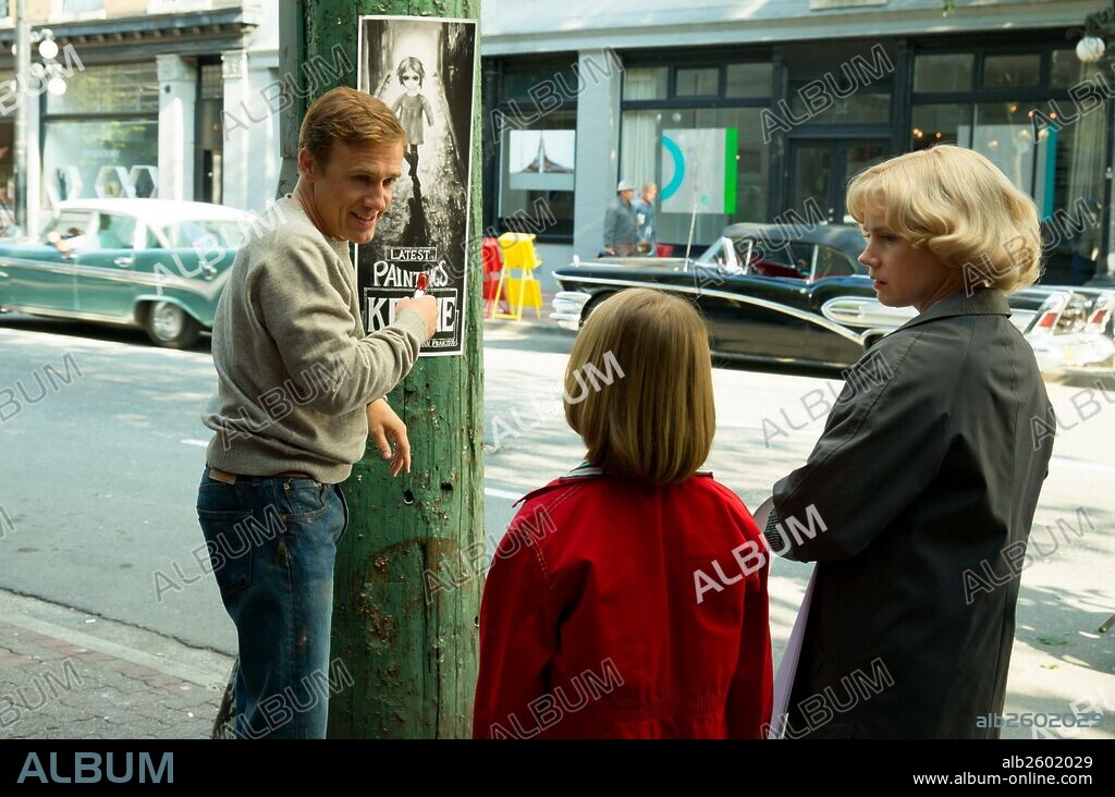 AMY ADAMS, CHRISTOPH WALTZ y DELANEY RAYE en BIG EYES, 2014, dirigida por TIM BURTON. Copyright SILVERWOOD FILMS.
