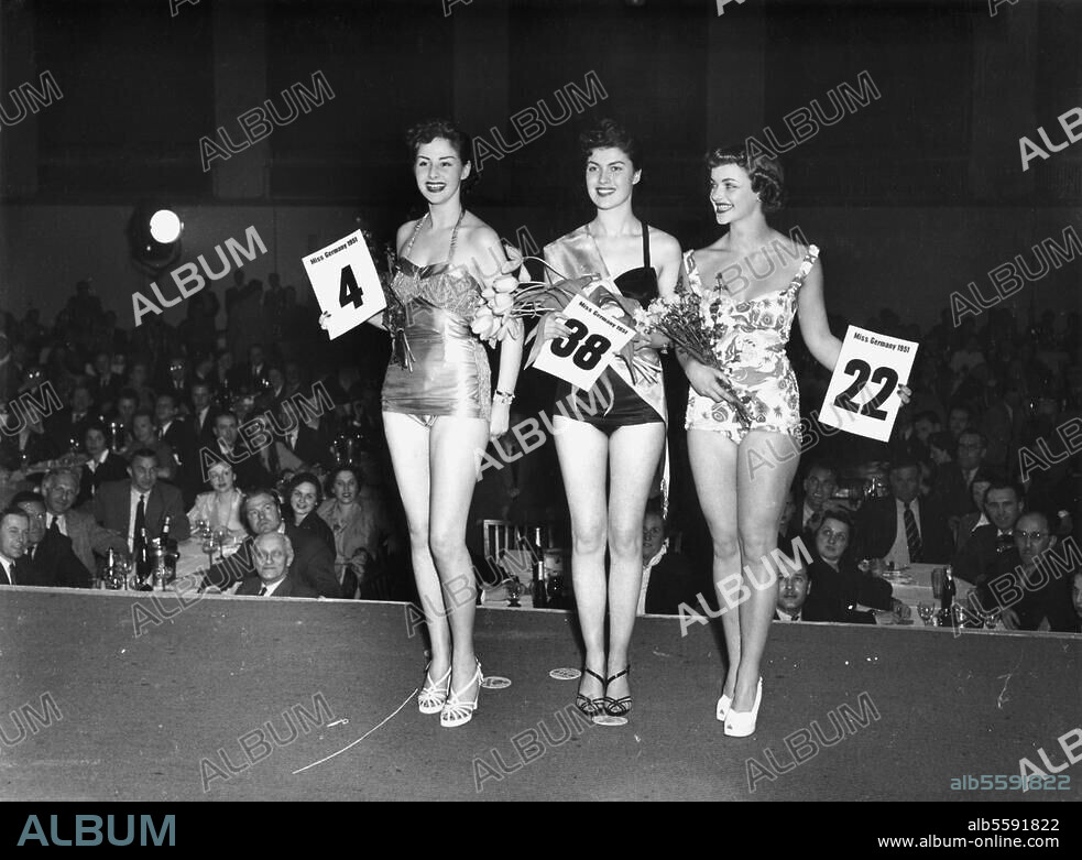 Berlin, 24. August 1950. Wahl der "Miss Berlin". Die drei Gewinnerinnen. Foto.