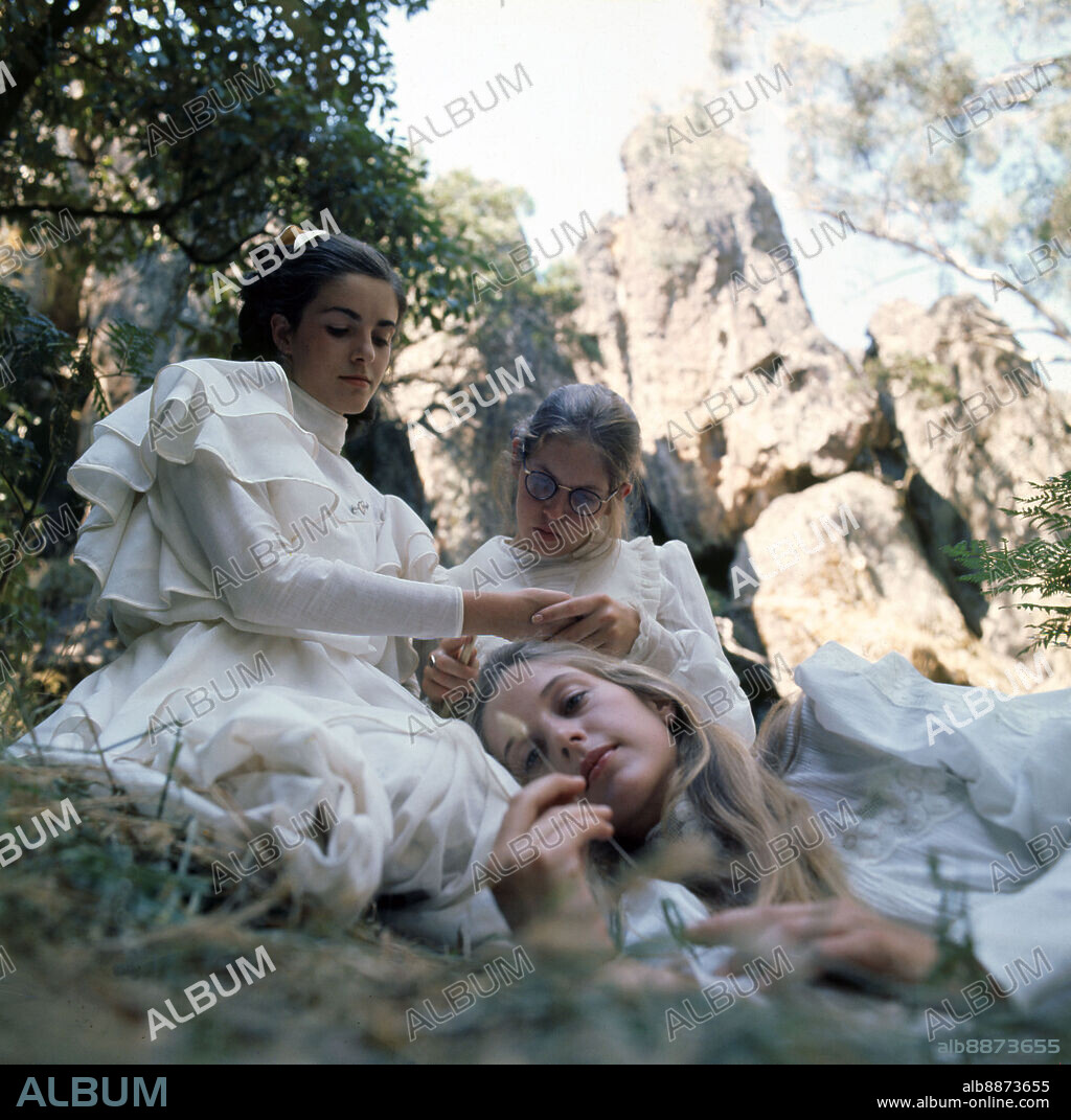 ANNE-LOUISE LAMBERT, JANE VALLIS and KAREN ROBSON in PICNIC AT HANGING ROCK, 1975, directed by PETER WEIR. Copyright GTO.