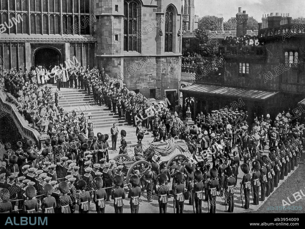 The funeral of King Edward VII, Windsor, Berkshire, 1910. The arrival of the gun carriage carrying the coffin, drawn by Blue Jackets, at St Georges Chapel. A photograph from The Illustrated Sporting and Dramatic News, 28th May 1910.