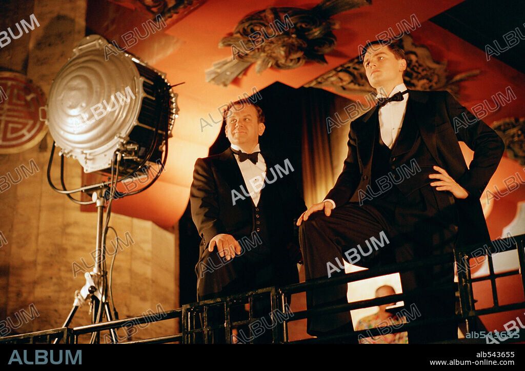 JOHN C. REILLY and Leonardo DiCaprio in THE AVIATOR, 2004, directed by MARTIN SCORSESE. Copyright MIRAMAX FILMS / COOPER, ANDREW.