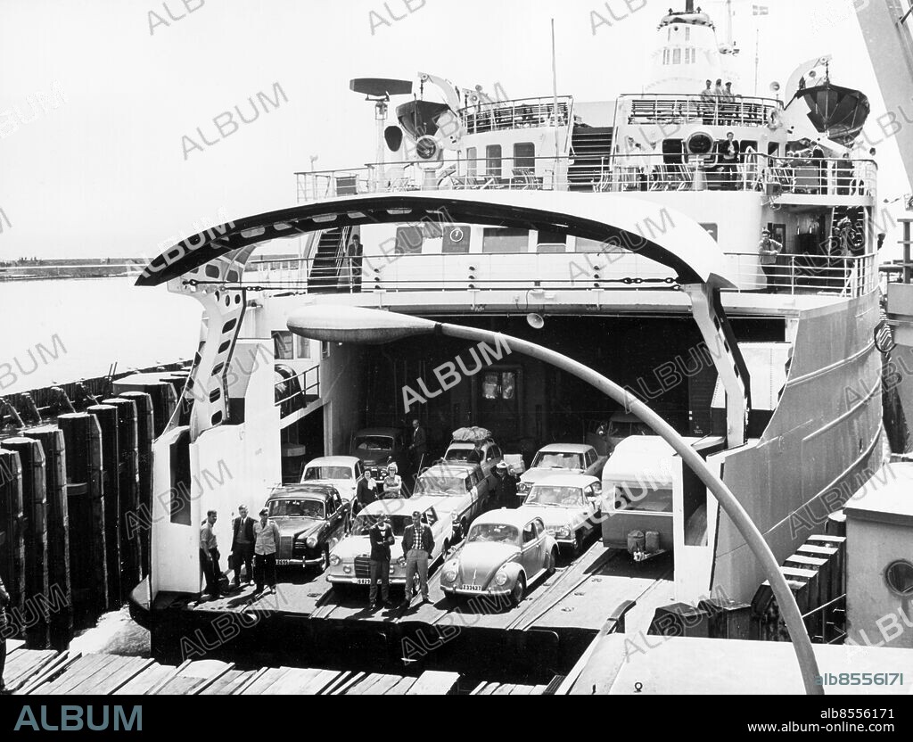 Orig. bildtext... SASSNITZ FERRY-BOAT The Sassnitz ferry-boat is in regular service on the 107 kilometer long route between Sassnitz (German Democratic Republic, Reugen island) and Trelleborg (Sweden). It can take 1,000 passengers, 34 freight waggons and 40 passenger cars. Anm. Tågfärjor Bilfärjor CD705 sites: SVERIGE*;SASSNITZ;ÖSTTYSKLAND.