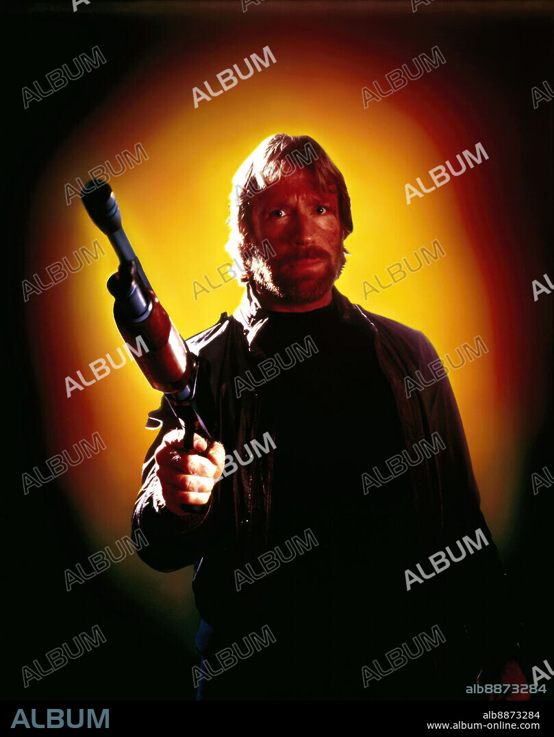 CHUCK NORRIS in CODE OF SILENCE, 1985, directed by ANDREW DAVIS. Copyright ORION PICTURES.