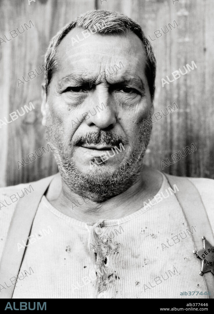 SANCHO GRACIA in 800 BULLETS, 2002 (800 BALAS), directed by ALEX DE LA IGLESIA. Copyright PANICO FILMS / DAVILA, RICKY.