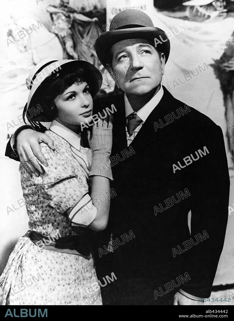 FRANCOISE ARNOUL et JEAN GABIN dans FRENCH CANCAN, 1954, réalisé par JEAN RENOIR. Copyright FRANCO LONDON FILMS.