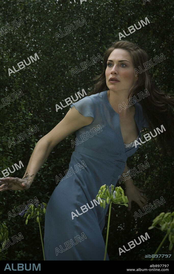 CLAIRE FORLANI in NIGHTMARES AND DREAMSCAPES: FROM THE STORIES OF STEPHEN KING-TV, 2006, unter der Regie von BRIAN HENSON, MIKE ROBE und ROB BOWMAN. Copyright TURNER NETWORK TELEVISION (TNT) / HEINILA, ERIK.