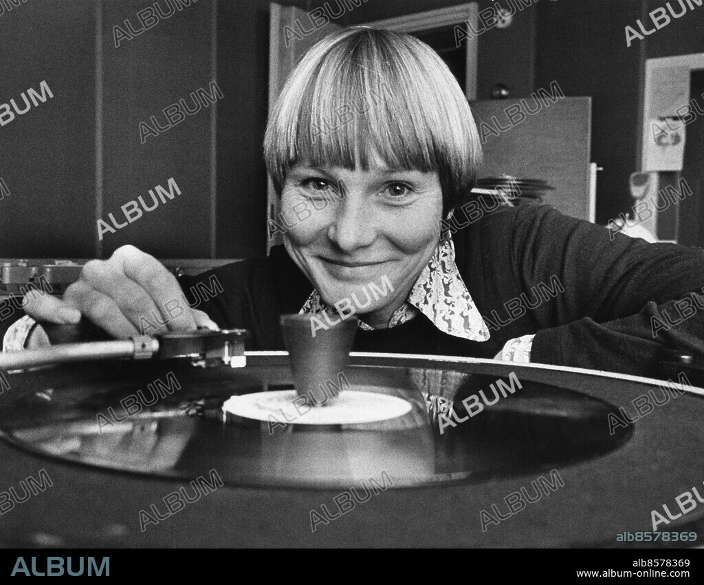 STOCKHOLM 1975-10-23 . Radioprataren Kersti Adams-Ray. Kersti Adams-Ray var sjutton år när hon debuterade med "Spisarparty" 1959.. Foto Per Kagrell / Expressen / SCANPIX kod 26. ** AFTONBLADET OUT **.