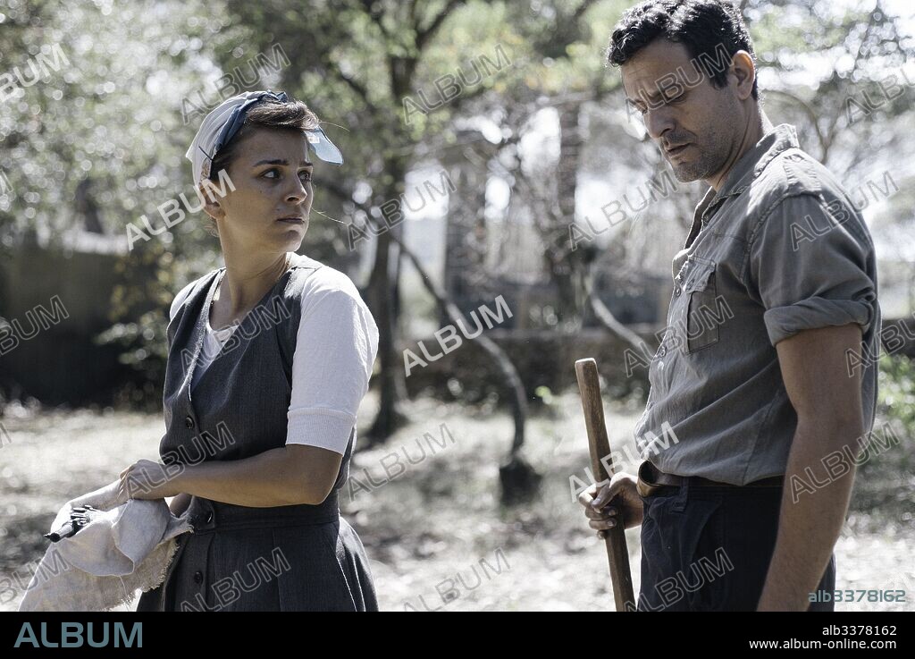 ISAK FERRIZ y NAUSICAA BONNIN en LA LUZ DE ELNA, 2017 (LA LLUM D'ELNA), dirigida por SILVIA QUER. Copyright DESTINO FILMS / MORAY, IRENE.