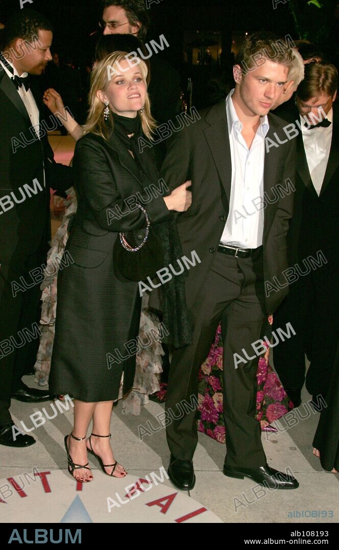 RYAN PHILLIPPE und REESE WITHERSPOON. Feb 27, 2005; Los Angeles, CA, USA; Actress REESE WITHERSPOON and Actor RYAN PHILLIPE at the 'Vanity Fair Oscar After-Party 2005' held at Mortons Restaurant, Beverly Hills. 27/02/2005
