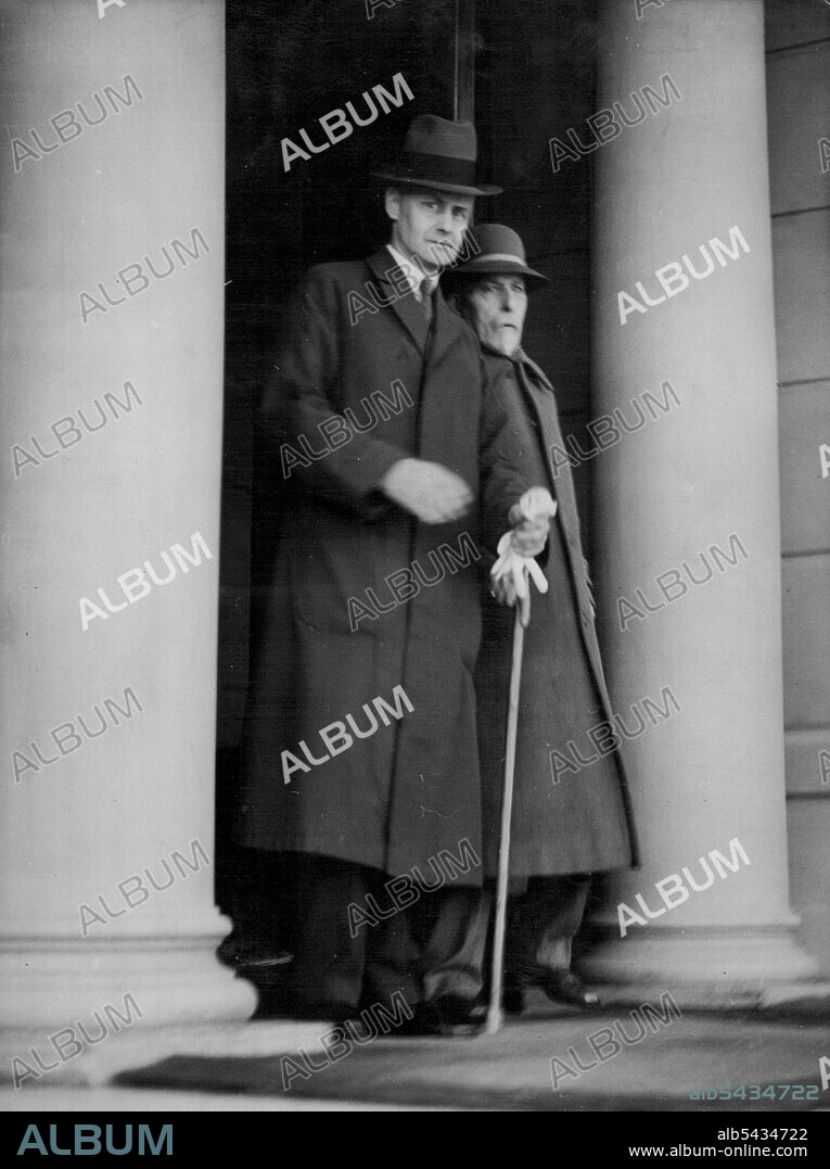 "Europe's Mystery Man" At Monts Carlo Sir Basil Zaharoff (right) with his bodyguard who never leaves him, seen leaving the Hotel de Paris Monte Carlo. Among the many well known people visiting Monte Carlo, for the winter sports season is Sir Basil Zaharoff, the millionaire financier, known at the American Arms inquiry as the "Mystery Man of Europe". December 28, 1934. (Photo by The Associated Press Ltd.).