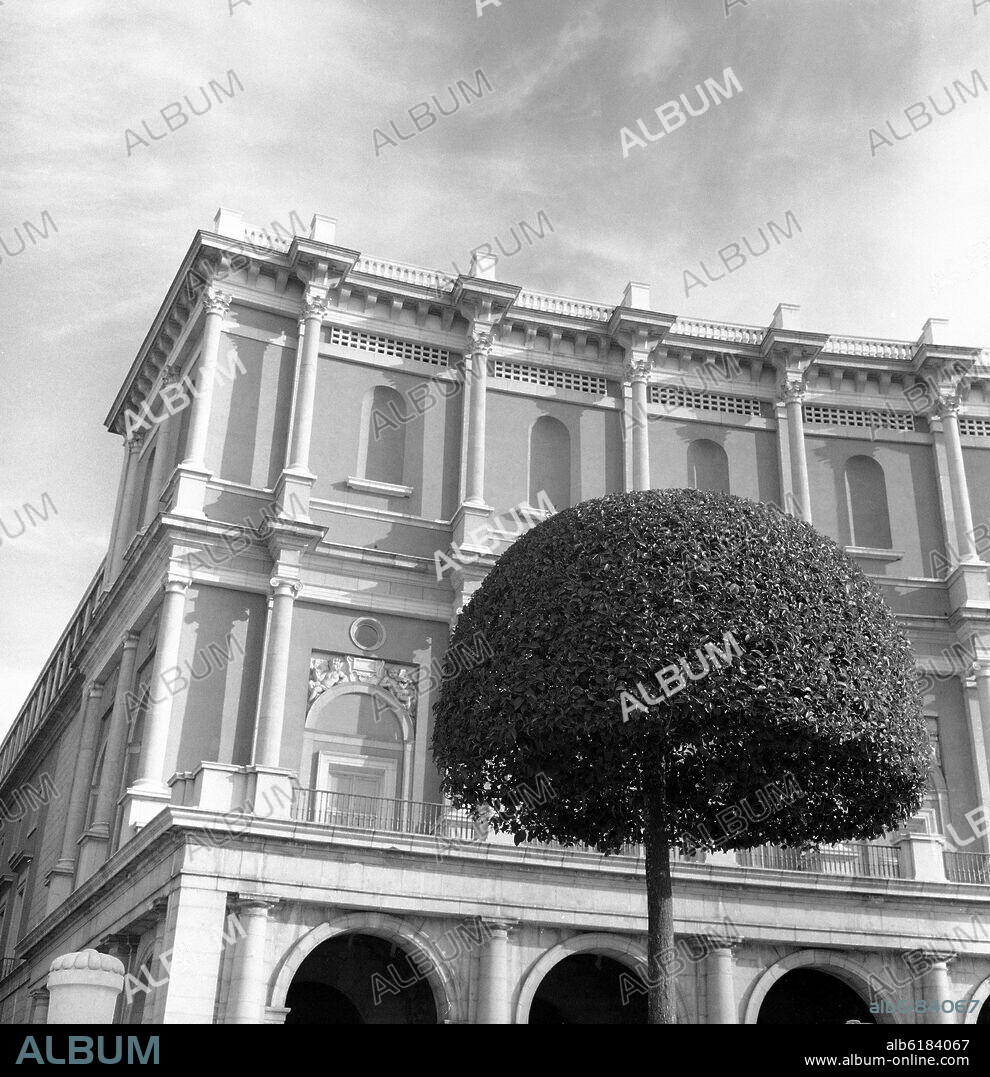 ANTONIO LOPEZ AGUADO 1764-1831 / CUSTODIO MORENO 1. TEATRO REAL CONSTRUIDO ENTRE 1818 Y 50 - FOTOGRAFIA EN BLANCO Y NEGRO - AÑOS 60.