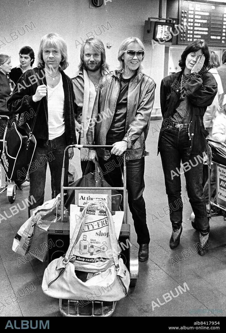 STOCKHOLM 1979-10-09. The band members of the Swedish pop group Abba from left Bjorn Ulvaeus, Benny Andersson, Agnetha Faltskog, Anni-Frid Lyngstadn in a group photo as they arrives at Arlanda airport in Stockholm Sweden on October 9, 1979 after the tour in North America.. Photo: Olle Wester / EXP / TT / Code: 44. **SWEDEN OUT**.