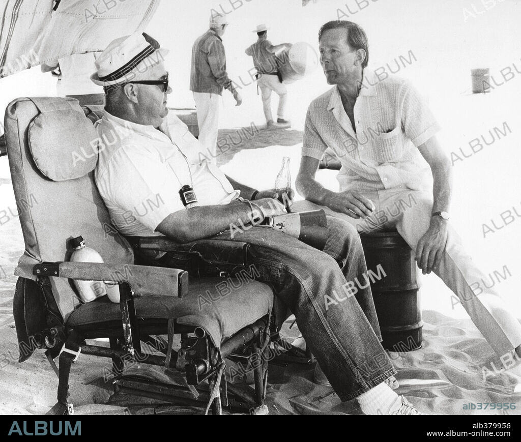 ELLESTON TREVOR y ROBERT ALDRICH en EL VUELO DEL FÉNIX, 1965 (THE FLIGHT OF THE PHOENIX), dirigida por ROBERT ALDRICH. Copyright 20TH CENTURY FOX.