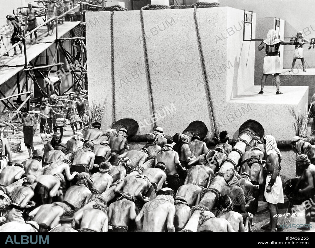 LOS DIEZ MANDAMIENTOS, 1956 (THE TEN COMMANDMENTS), dirigida por CECIL B DEMILLE. Copyright PARAMOUNT PICTURES.