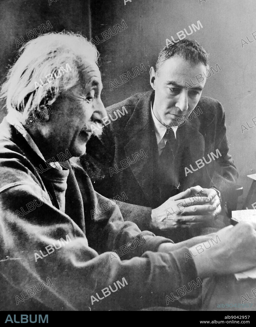 Albert Einstein (1879 1955) German theoretical physicist (left) with Robert Oppenheimer (1904 1967) (right), American theoretical physicist. 1947.