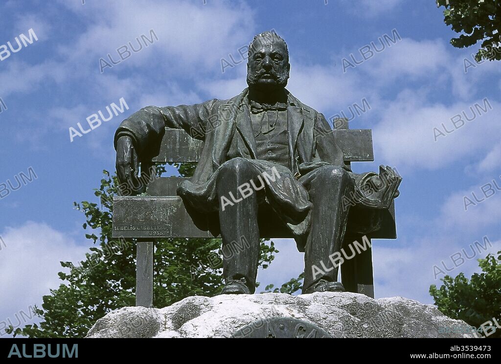 Ramón de Campoamor y Campoosorio (Navia, 1817-Madrid, 1901). Poeta español. Monumento inaugurado el 19 de agosto de 1913 y realizado por Aurelio Rodríguez Carretero. Se encuentra situado en el Parque Campoamor. Navia, Asturias, España.